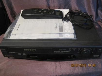 Panasonic VHS-Recorder NV-HD 650 Show-View PCD/ VPS DVD-Player SI SuperVision